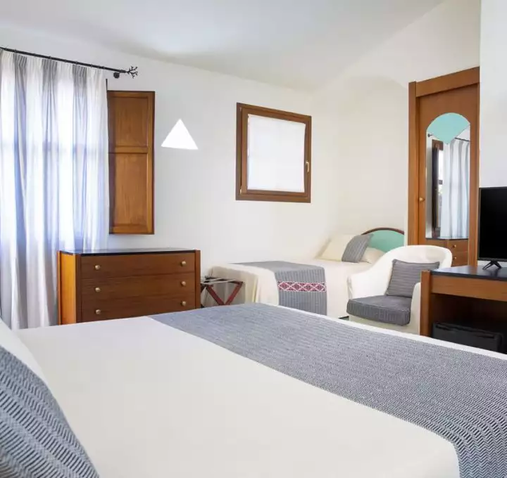 hotel-la-torre-barisardo-sardegna-camera-tripla-2